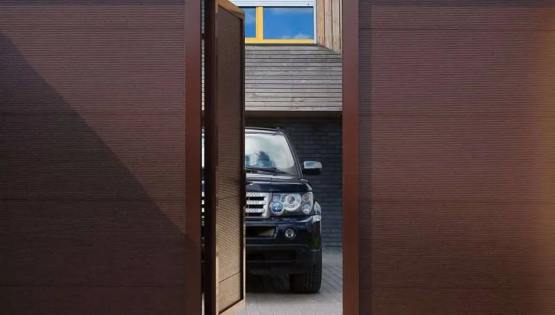 Откатные ворота со встроенной калиткой